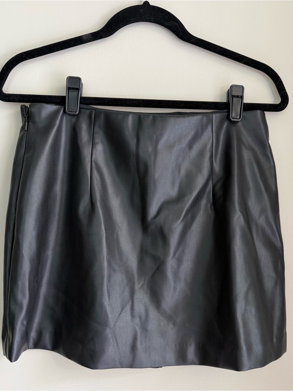 Abercrombie & Fitch ultra-high rise faux-leather black mini skort- size medium - Picture 5 of 6